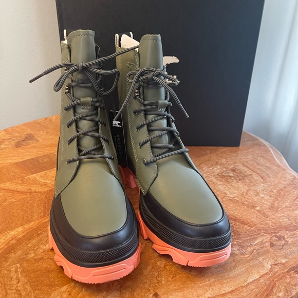 NIIB SOREL | FP Movement X SOREL Stone Green & Black Brex Leather Boot - Women - Picture 1 of 10